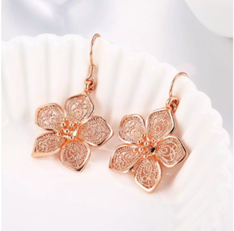Rose Gold Vintage Earrings – Timeless Fashion Trend