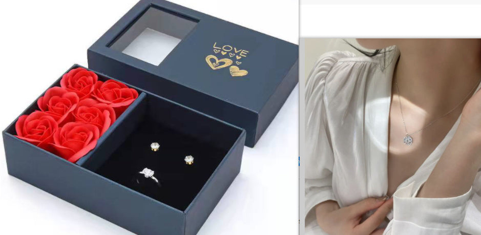 Retro Magnetic Folding Heart-Shaped Four-Leaf Clover Necklace - 4-in-1 Versatile Design