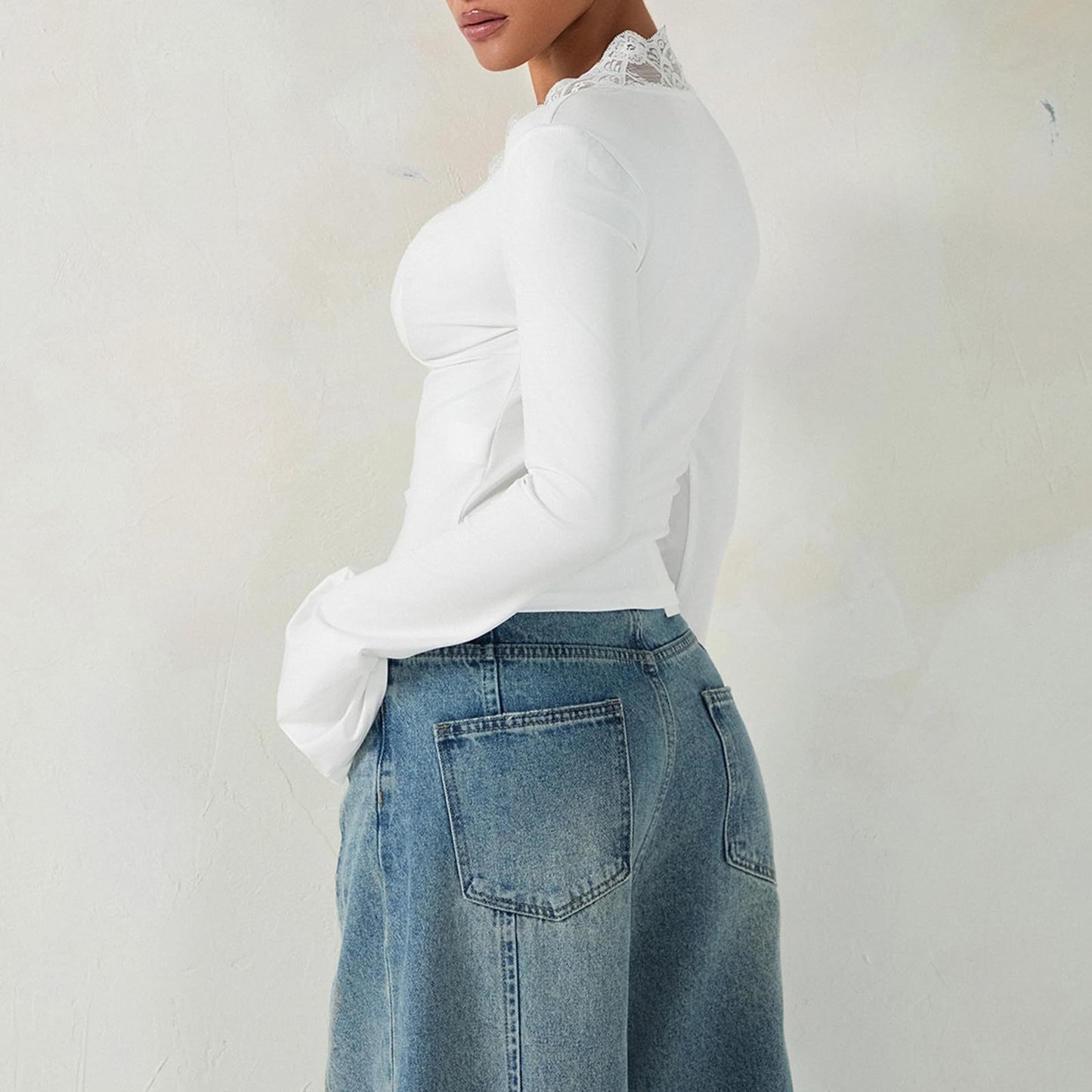 Elegant Slim-Fit V-Neck Lace T-Shirt – Long-Sleeve Trumpet Sleeve Top for Women